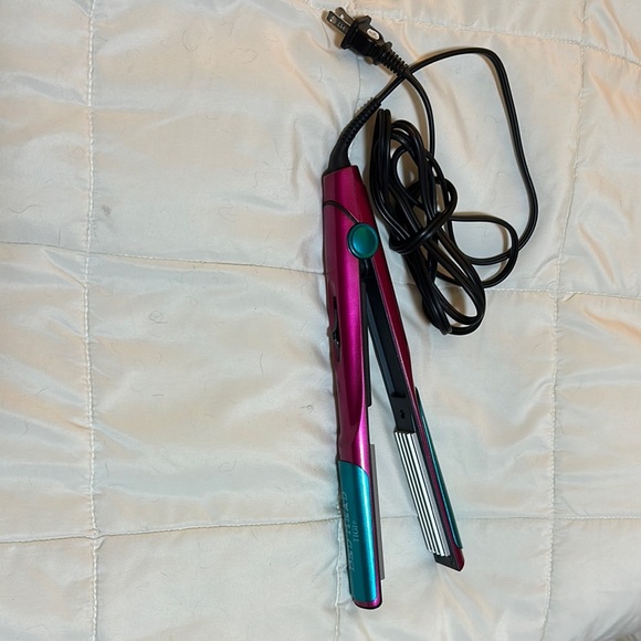 Pink and Teal Hair crimper - Picture 1 of 6